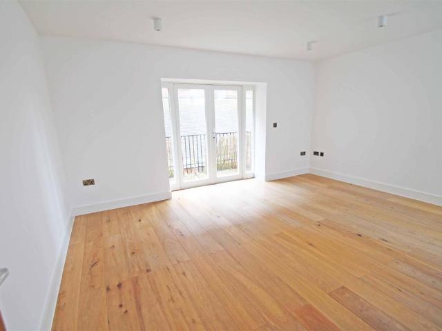 Florence Road, Brighton BN1, 3 bed flat to rent, £3,500 pcm | PrimeLocation