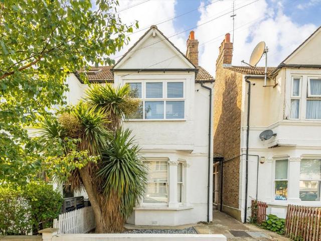 Florence Road, London W4 2 bed flat to rent £2,700 pcm £623 pw