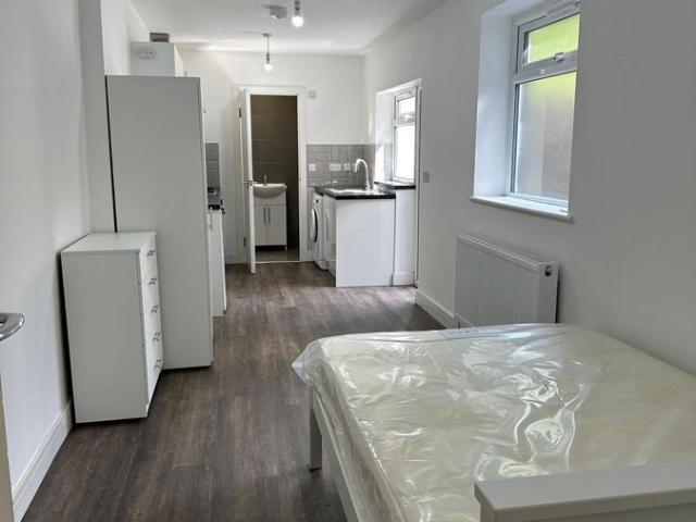 Florence Road, London N4, Studio to rent, £1,350 pcm | PrimeLocation