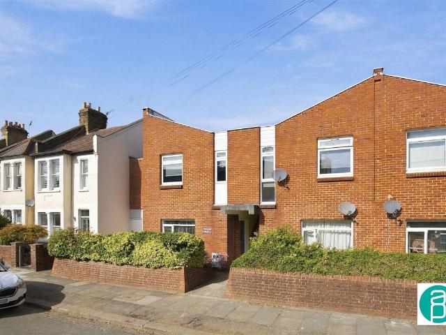 Florence Road, Wimbledon SW19, 1 bed flat to rent, £1,750 pcm | PrimeLocation