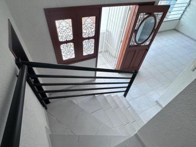Floresta, Casa en Venta en avenida principal de 3 recámaras con cuarto de servicio