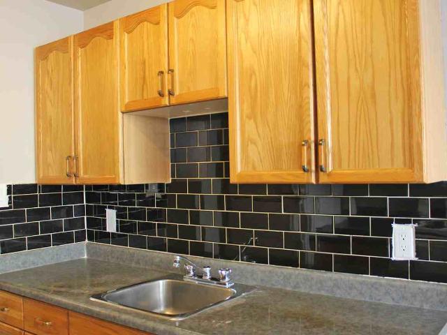 Flores Manor Apartments 1 Bedroom Apartment for Rent at 10609 115 St Nw, Edmonton, AB T5H 3K7 Queen Mary Park