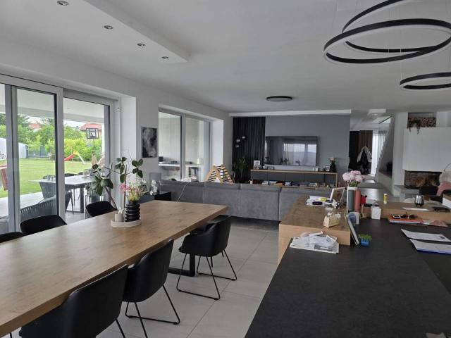 Sonnenverwöhnt wohnen: Familien Villa mit Pool in Wiener Neustadt / Neudörfl