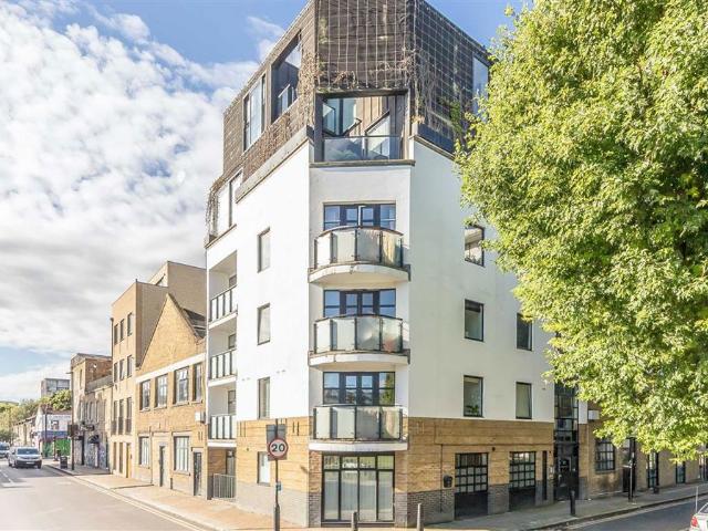 Florida Street, Bethnal Green E2, 2 bed flat to rent, £2,600 pcm | PrimeLocation
