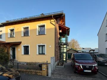 Flörsheim: Sie suchen das besondere Wohnflair? Ein toller Familienwohnsitz mit Aufzug