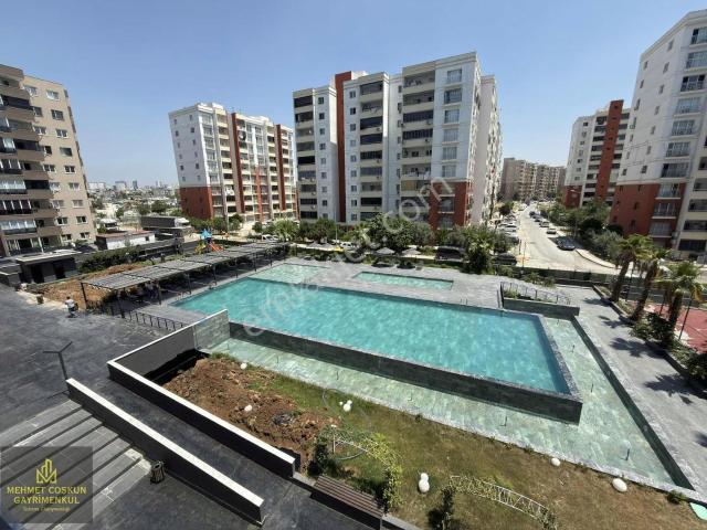 Florya Cennete Ful Sosyal Donatılı Havuzcephe Kiralık 3+1 Daire
