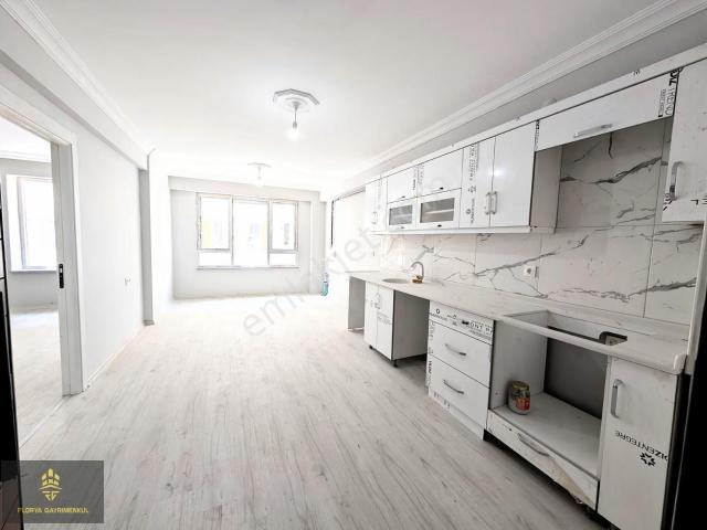 Florya Gayrimenkul'den Acil Satılık 1+1 Apart