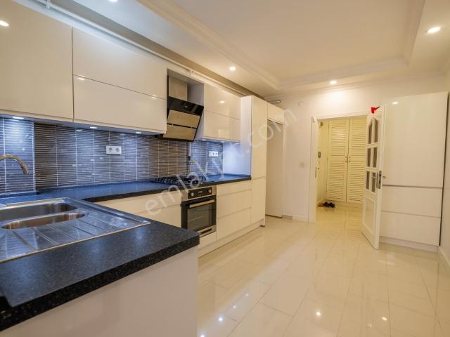 Florya Şenlikköy'de Tadilatlı Ve Temiz 3+1 Satılık Daire