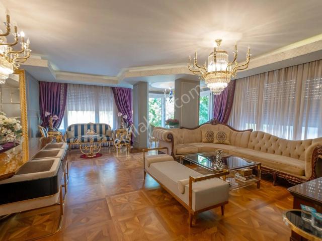Florya Şenlikköy'de Satılık 4+1 Daire