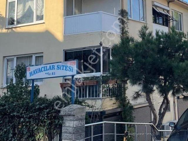 Florya'da Dönüşüm Aşamasında Site İçerisinde Düz Giriş Kat 1+1