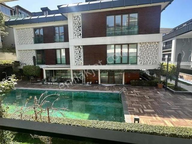 Florya'da, Güvenlikli Sitede Full Tadilatlı 3,5+1