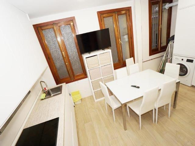 Flat Madrid Palacio, Built Surface 170m 2, 6 Bedrooms, 2 Bathrooms, Lift
