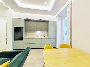 Flat Madrid Sol, Built Surface 61m 2, 2 Bedrooms, 1 Bathrooms, Lift