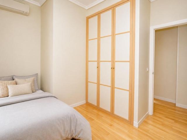 Flat Madrid Sol, Built Surface 85m 2, 3 Bedrooms, 2 Bathrooms, Lift