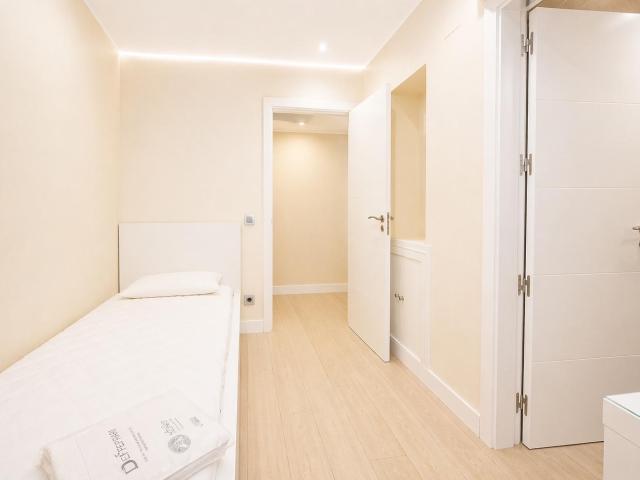 Flat Madrid Sol, Built Surface 118m 2, 3 Bedrooms, 2 Bathrooms, Lift