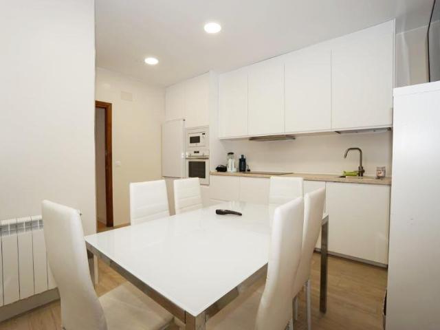 Flat Madrid Sol, Built Surface 170m 2, 6 Bedrooms, 2 Bathrooms, Lift