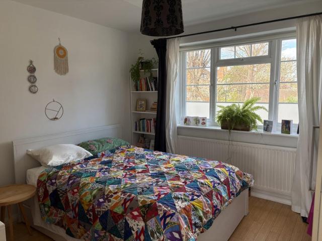 Flat near the tube: 19 September 9 October
