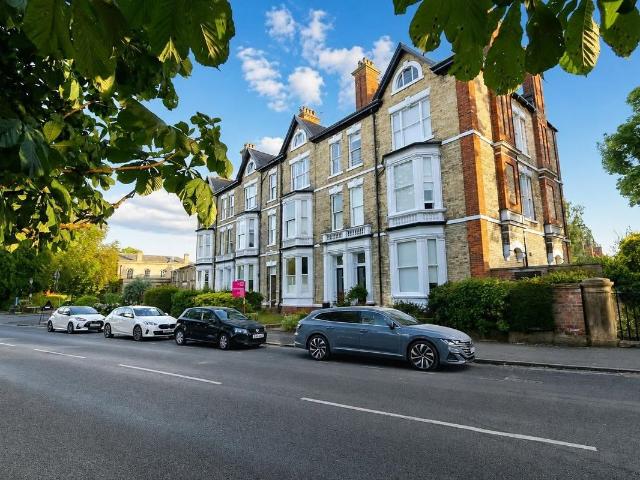 Flat, New Walk, Beverley HU17, 2 bed flat to rent, £1,250 pcm | PrimeLocation