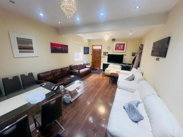 Flat At New Street, Manchester M40, 2 bed flat to rent, £1,400 pcm | PrimeLocation