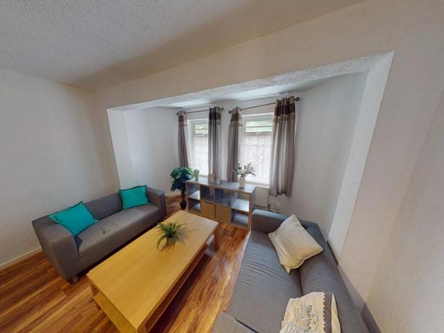 Flat A, 16A Colville Street. 5 bed ground floor flat to rent £2,708 pcm £625 pw