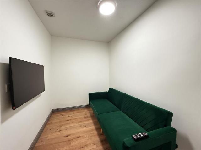 Flat A, 49 Holyhead Road