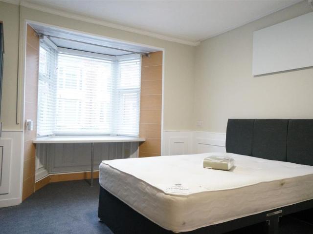 Flat A, 51 Holyhead Road
