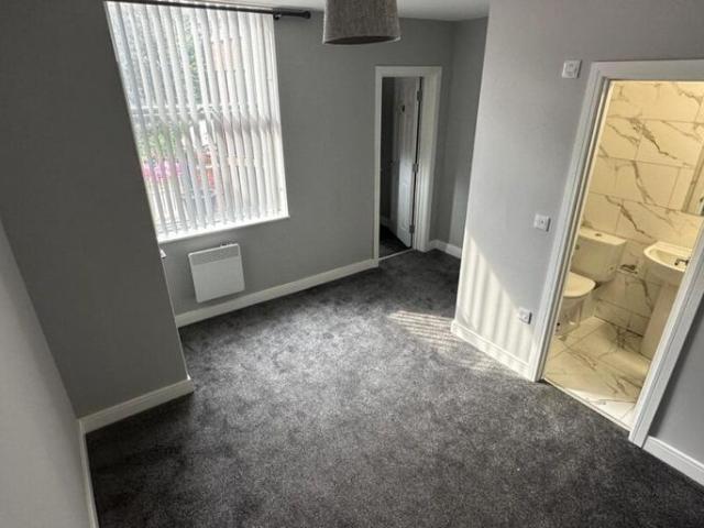 Flat A, Cross Green Crescent, Leeds, LS9 0DD