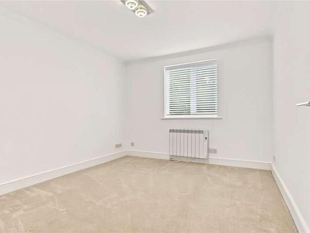 Flat A Kennet House, Tithe Barn Crescent, Old Town, Swindon, SN1