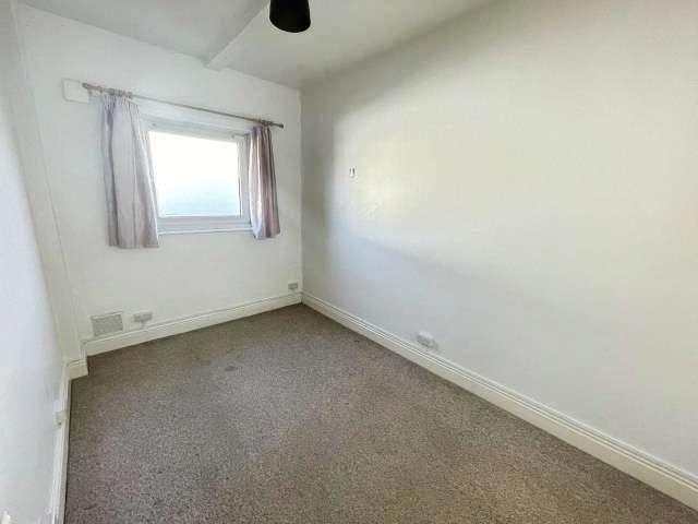 Flat A, Park Lane, Swindon, SN1