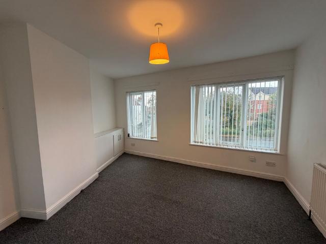 Flat Above 12 Askern Road, Bentley, Doncaster, DN5