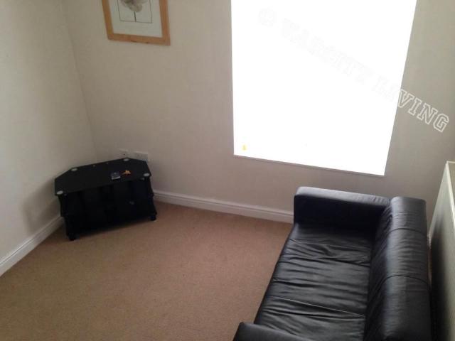 Flat B, 364 High Street