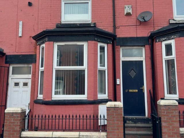 Flat B, Cross Green Crescent, Leeds. 3 bed apartment to rent £825 pcm £190 pw