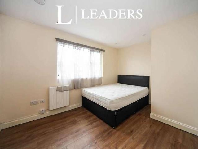 Flat B, Granville Road, Luton, Bedfordshire, LU1