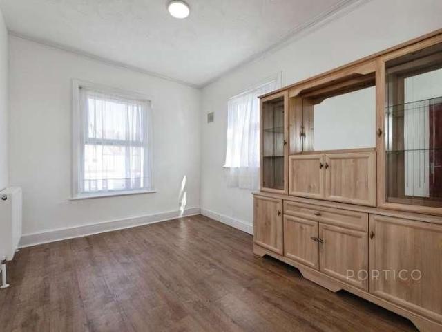 Flat B, High Road Leyton, London, E10