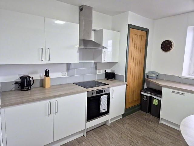 Flat, Bangor Street, Caernarfon 3 bed flat to rent £750 pcm £173 pw
