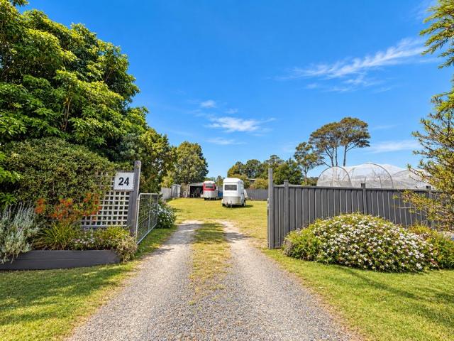 Flat Block Close To The Beach with Shedding & Fully Fenced