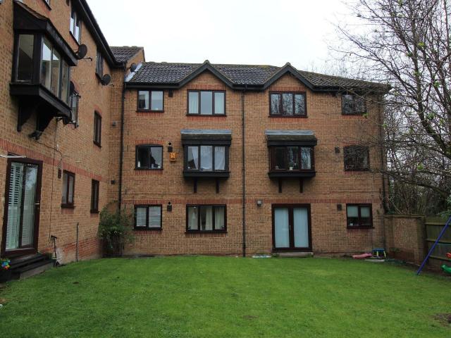 Flat, Branstone Court, Linnet Way, Purfleet RM19, 2 bed flat to rent, £1,600 pcm | PrimeLocation