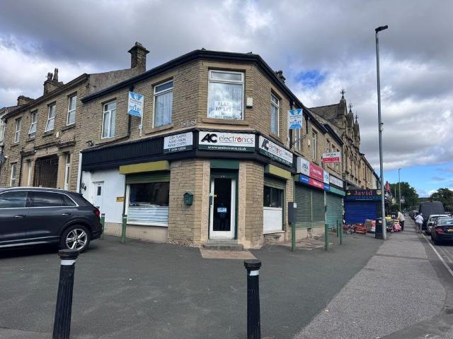 Flat, Bradford Road, Hillhouse. 3 bed apartment to rent £850 pcm £196 pw