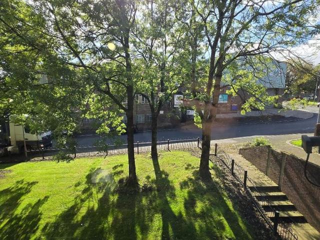 Flat, Bradley House, Eldon Street. 3 bed flat to rent £995 pcm £230 pw