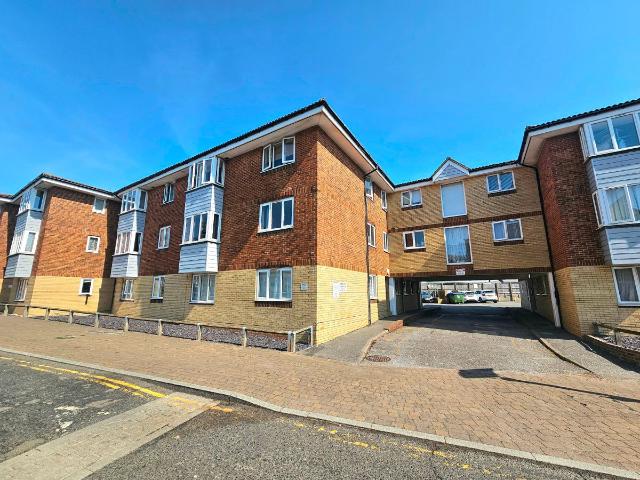 Flat, Bridge Court, Bridge Street, Newhaven BN9, 2 bed flat to rent, £1,200 pcm | PrimeLocation