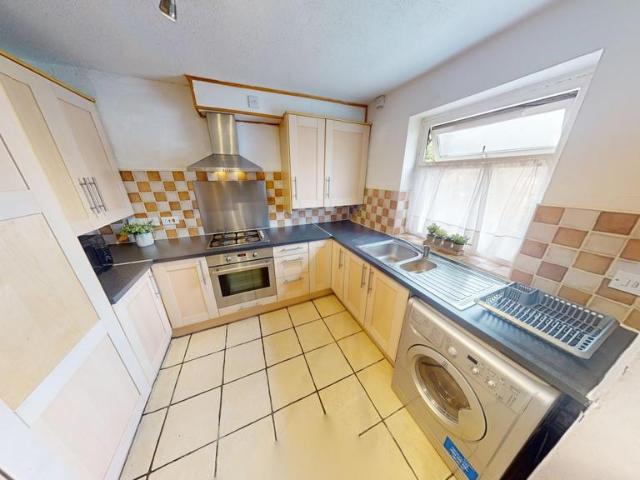 Flat C, 16A Colville Street, NG1 4HQ 5 bed flat to rent £2,708 pcm £625 pw
