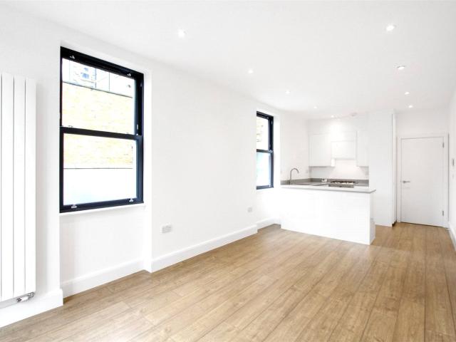 Flat Chatsworth Road, E5