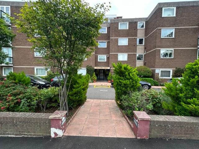 Flat, Chiltern House, Hillcrest Road, London W5, 3 bed flat to rent, £2,600 pcm | PrimeLocation