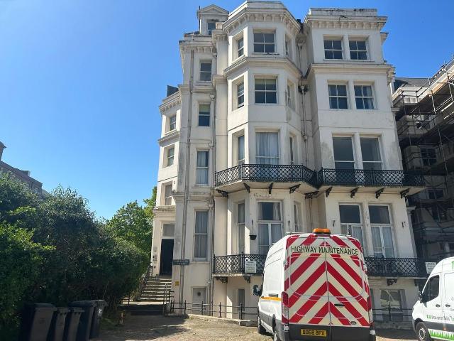 Flat, Churchill Court, Wilmington Gardens, Eastbourne BN21, 2 bed flat to rent, £1,050 pcm | PrimeLocation