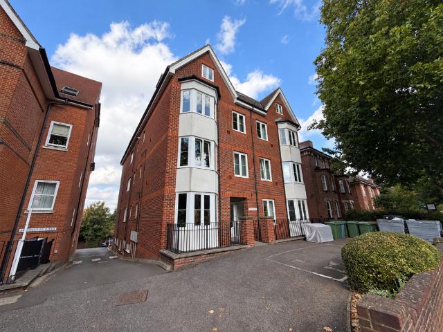 Flat, College Heights, a College. 2 bed apartment to rent £1,250 pcm £288 pw