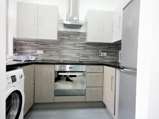 Flat, Connaught House, Mount Street, Preston City Centre, Preston PR1, 3 bed flat to rent, £563 pppm | PrimeLocation