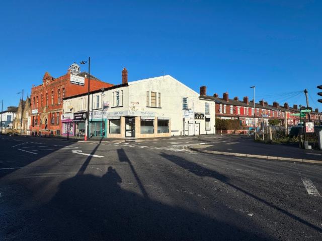 Flat, Crayfield Road, Manchester M19, 1 bed flat to rent, £800 pcm | PrimeLocation