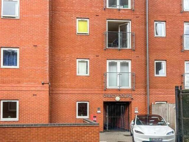 Flat,crecy Court, 2 Bedroom Flat