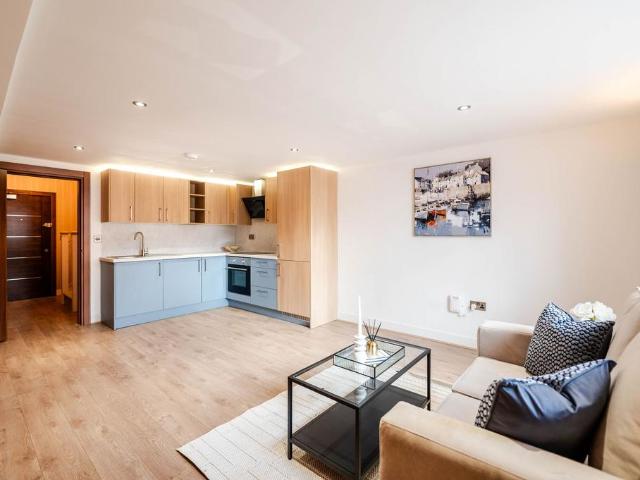 Flat, Crompton Street, Bury 1 bed flat to rent £1,095 pcm £253 pw