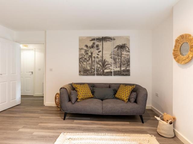 Flat D21, Sherborne Place. 1 bed flat to rent £1,175 pcm £271 pw